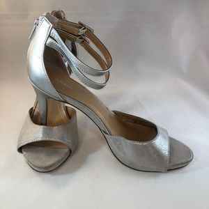 Style & Co. Sz 9 silver metallic sandal heels